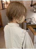モテ髪ハイトーンシアーカラー透け感丸みショート