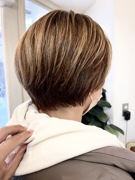 アミュレ(Amule) 白髪ぼかしハイライト丸みショートボブ40代50代梅ヶ丘美容室