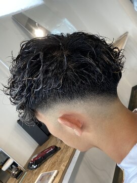 ザ オーダー(THE ORDER) スペインカールツイストスパイラルパーマスキンフェードカット