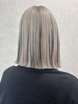 ロウル 渋谷(LOWRL)&nbsp;ホワイトカラー×ブラックローライト