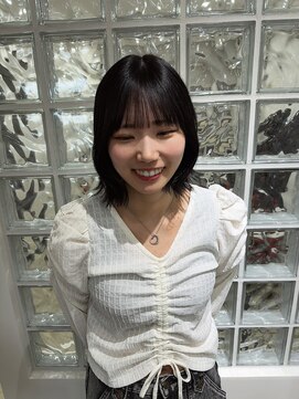 ヴェルリ(verli.) お顔周りカット、艶カラー