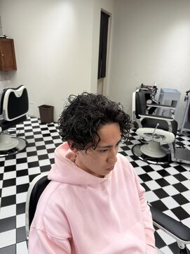 フランクス バーバー ウエストトウキョウ 吉祥寺店(FRANK’S BARBER WEST TOKYO) 波巻きツイストスパイラルリバースセンターパートニュアンスパR