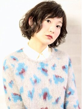 リコ(Lico) 無造作に動く毛先が可愛いおしゃれショートボブ