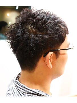 ウィスカーヘアー(whisker hair) ツーブロックショート