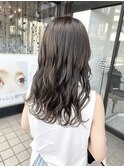 ツヤ美髪ナチュラルアッシュ波ウェーブセミロング【BLAZE 大庭】