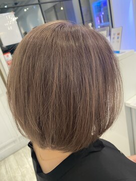 マシェリ バイ ハセ(ma cherie by HASE) 極細ハイライトグレージュボブ/カーキグレージュ♪