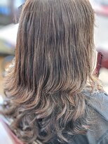 サクライ美容室&nbsp;ロングのウェーブヘアー