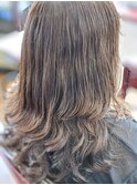 ロングのウェーブヘアー