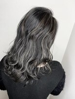 モルニ(MORNI)&nbsp;アッシュグレー_マロンベージュ Aラインボブ かきあげ