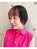 前髪ピンクのインナーカラー×マッシュショートスタイル