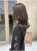 透明感のあるシナモンベージュ