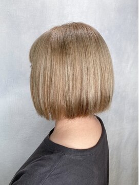 リコラックスビー 中百舌鳥(LICO LUXBE) 切りっぱなしボブ　ホワイトミルクティー