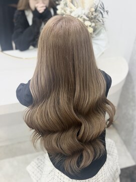 ラビス(Lovis) 黒髪カタログ/ボブルフ/ネビージュ/小顔に見せるヘア/ワンレン