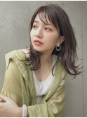 顔まわりレイヤーミディアム小顔カット透明感ココアベージュ人気