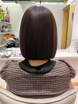 バイエイト(X８) ぱっつりボブ×ブリーチなしダブルカラー