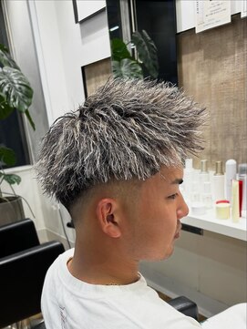 ルースト 京都四条大宮店(ROOST) ホワイトハイライト×ツイストパーマ