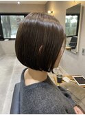大人可愛い艶カラーカーキベージュ丸みボブ