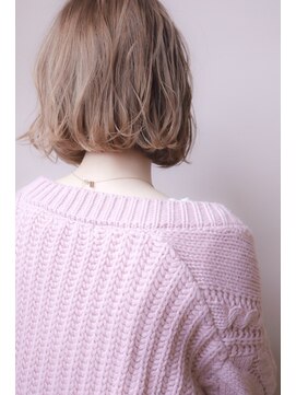 リタ(Lita) ◎春にオススメ ミルクティーベージュ × ボブ