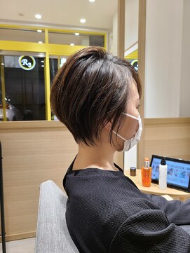 ヘアサロン R3 お手入れ簡単ショートヘアー22