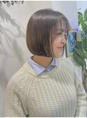 アッシュベージュのミニボブ REI
