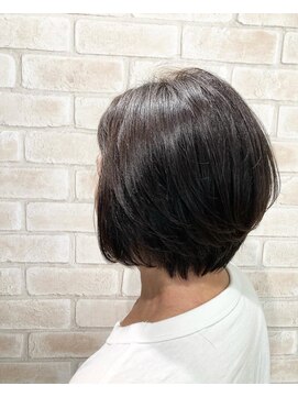 アヌエ(Anue) 前下がりボブ