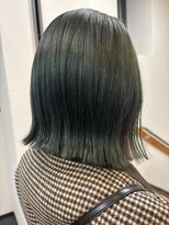 パクタ(PAcuTA.)&nbsp;推しメンカラーグリーン　ブリーチカラー　切りっぱなしボブ