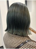 推しメンカラーグリーン ブリーチカラー 切りっぱなしボブ