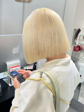 ベレーザ 渋谷(BELEZA) 11009艶髪ホワイトブロンド切りっぱなしボブ韓国マロンベージュ