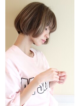 レウナ 外苑前(Reuna) 黒髪グレージュ・オトナ女性・お手入れ簡単フレンチボブ