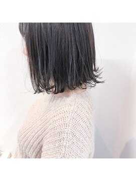 ジゼル(GiseL) 切りっぱなしボブ。グレージュ