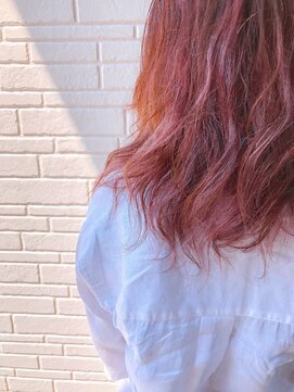 リタ ヘアメイク(Rita hair make) ピンクハイライトカラー