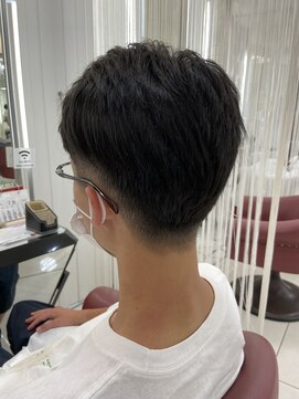 クオリス 上板橋店(QUALIS) おしゃれフェードカット【七三パート×ビジネススタイル】