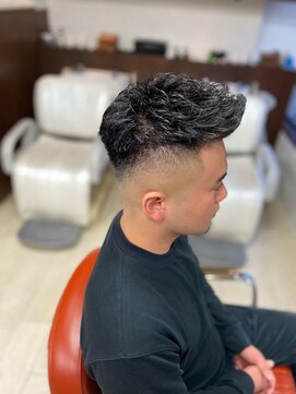 グルーマーズトウキョウ(GROOMER/S TOKYO) 【GROOMERS 稲田】 スキンフェード スタイル　スペインカール