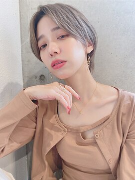 ルービック(Rubik's) センターパートくびれマッシュショート