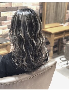 ホワイト 伊勢崎(WHITE) フルブリーチ歴から外国人風コントラストハイライト☆