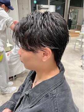 ライラ(Lyla) guestStyleリバースセンターパートウルフ