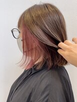 マイン(MINe) 透明感ラテカラー ベージュ ピンクインナーカラー 外ハネボブ