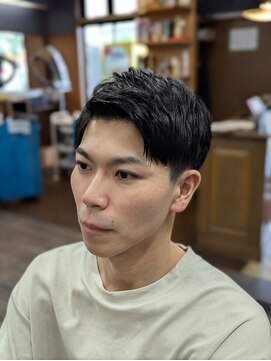 グラスヒビキ ツーブロックアップバングスタイル