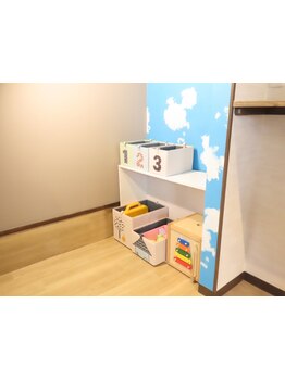 《親子で通いやすいサロン》半個室×キッズスペース完備だから周りを気にせずお過ごしいただけます♪