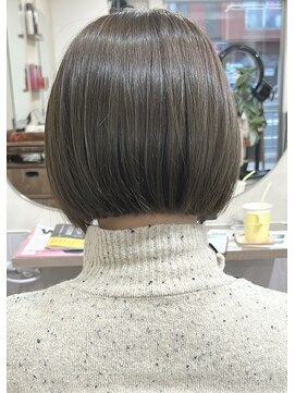 ラフテル(RAFTEL) 【RAFTEL 鴨井】柔らかオリーブベージュ×パツッとボブ