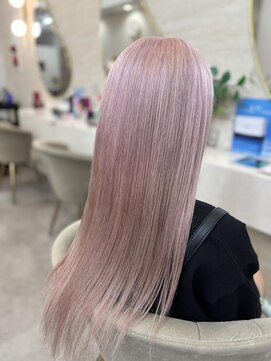 ラビス クローバー(Lovis clover) Miki くびれヘア ツヤ髪スタイル