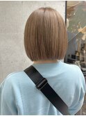 大人のコンパクトボブ透明感カラーくすみベージュ