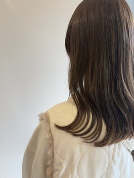 アッシュグレージュ