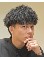 フリーク バーバーショップ 都島店(FREAK BARBER SHOP)&nbsp;黒髪縦落ちツイストスパイラルパーマツーブロックマッシュ