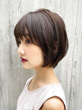 《アディクシーカラーとは?普通のカラーと何が違うの?》上品で柔らかな髪色と似合わせショートヘア◎