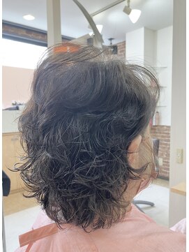 カットハウス はさみの部屋 ショートレイヤーボブ/ランダムウェーブ/耳掛け/流しバング