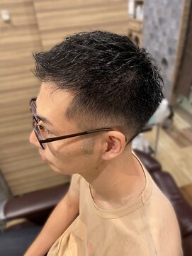 銀座マツナガ 神田店 アップバング爽やか刈り上げ短髪スキンフェード
