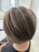 レヴィア(REVIA)&nbsp;白髪ぼかしハイライトブリーチミルクティーベージュ