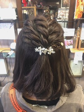 オーバーキャプテンネイキッド(OVER CAPTAIN NAKED) 三つ編みハーフアップ