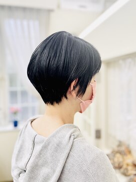 ティーズヘアイナガキイヴピアジェ 大人ショート_丸みショート_襟足